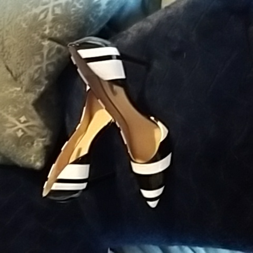 INC openside size 10 pumps